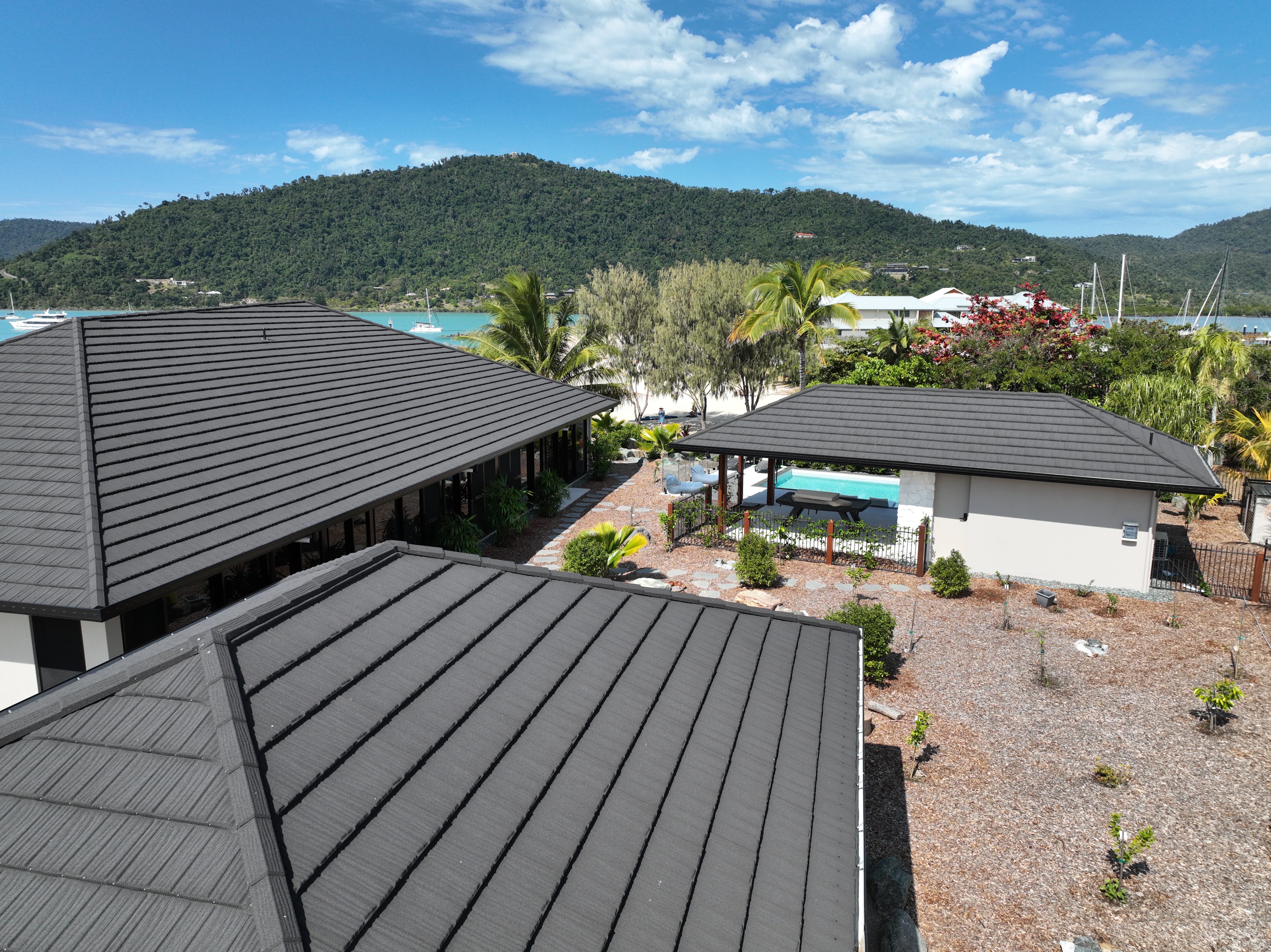 Gerard Stratos steel panel roof in charcoal colour at Airlie Beach.