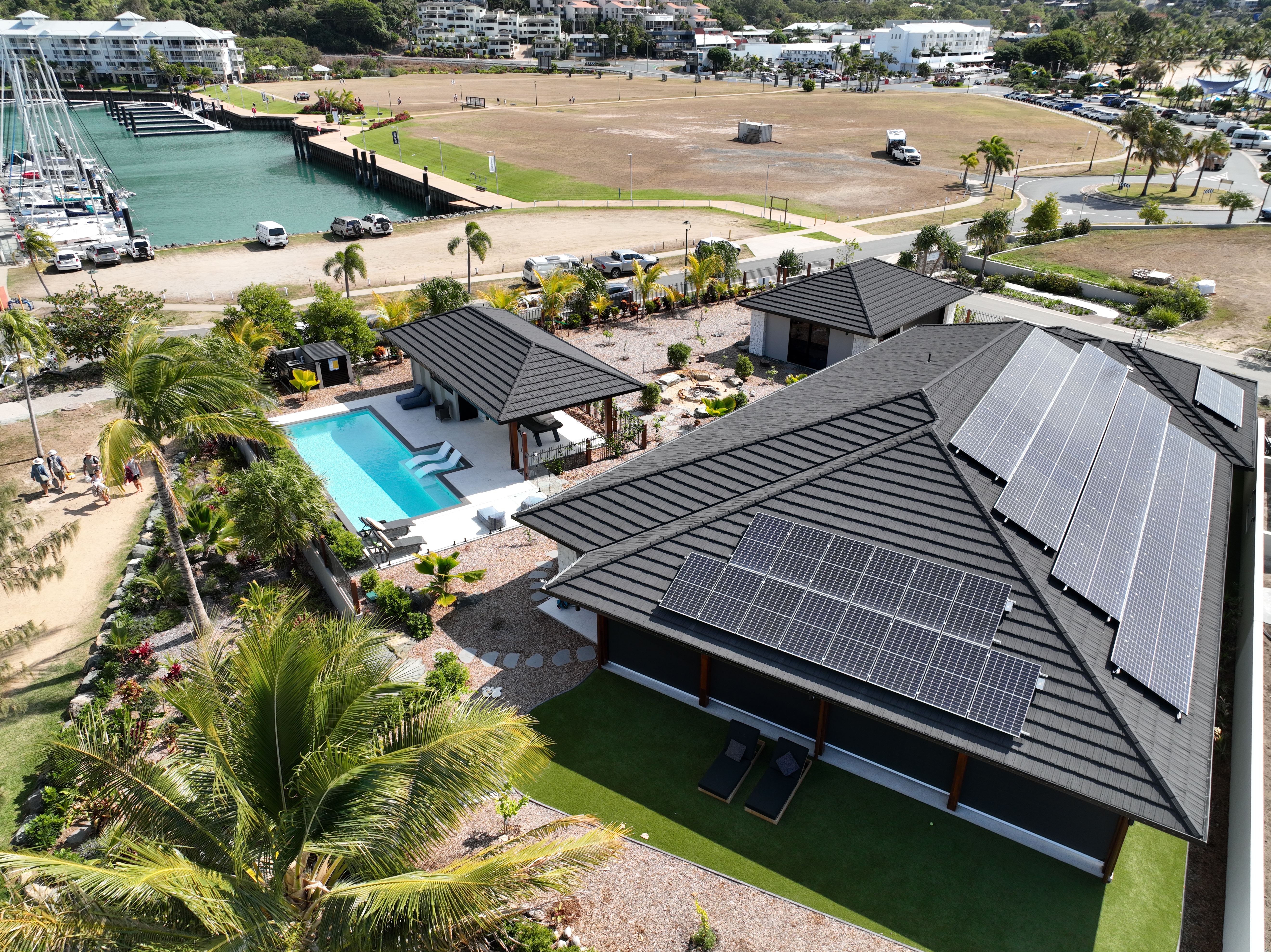 Gerard Stratos steel panel roof in charcoal colour at Airlie Beach.